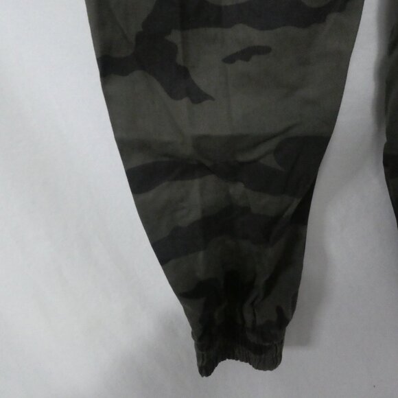 TNA - Aritzia | xs - extra small | Camouflage Joggers | Zipper Pockets | NWOT - Picture 15 of 16